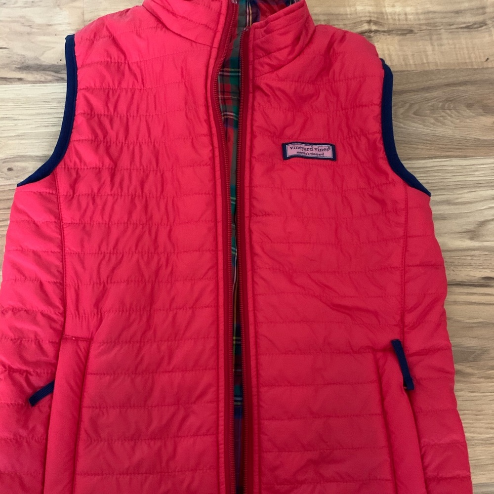 Youth vineyard vines vest. REVERSIBLE!